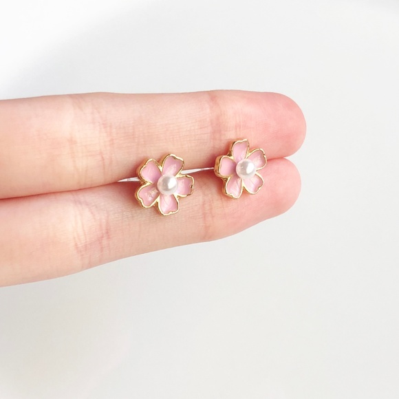 Jewelry - 3/$15 NEW Flower Faux Pearl Studs